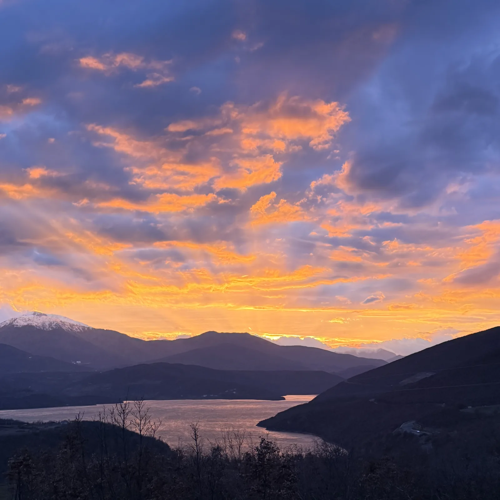 Peizazh real malor i territorit të Kukësit në perëndim